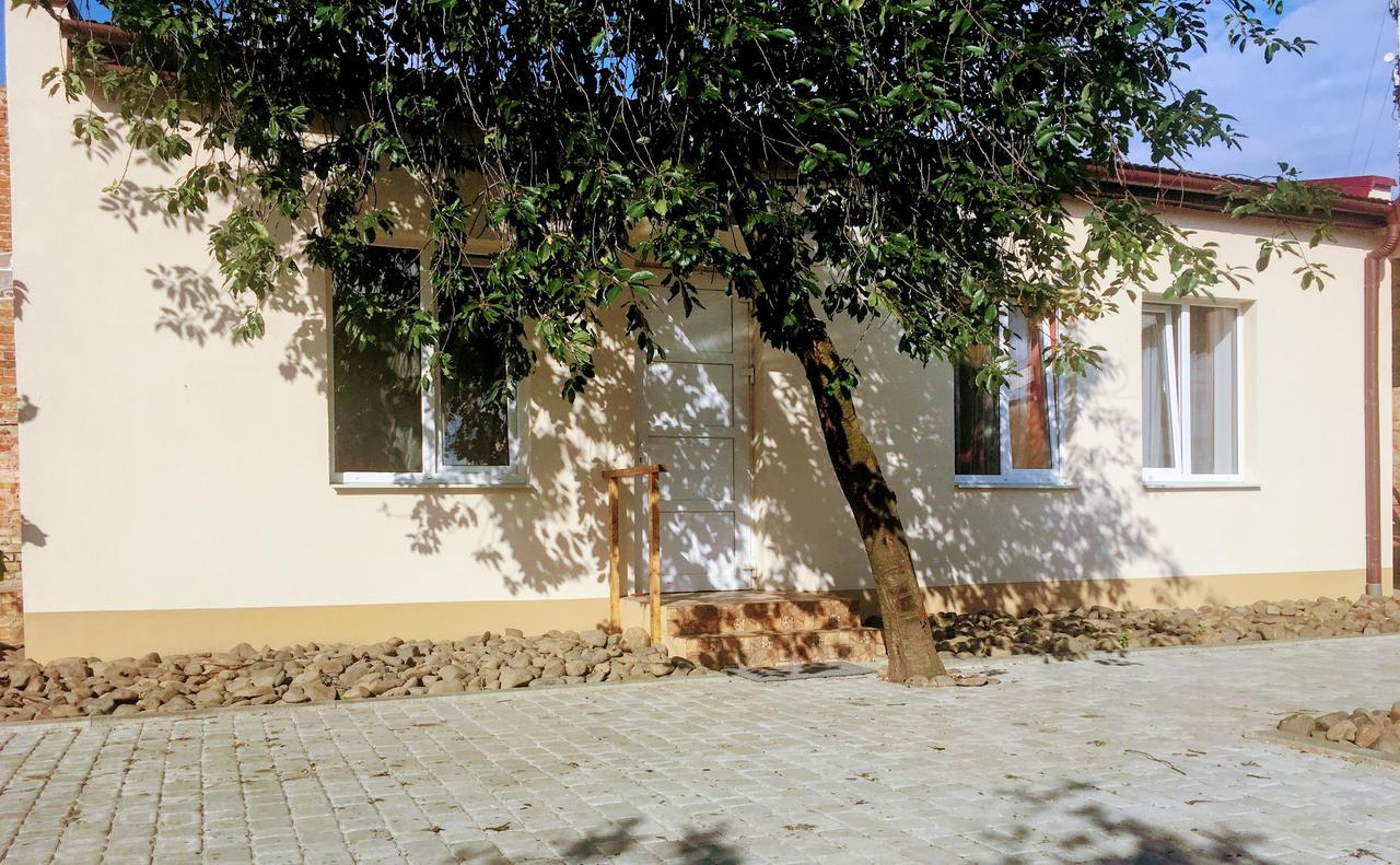 Emilia - Villa & Parking Mukácheve Exterior foto